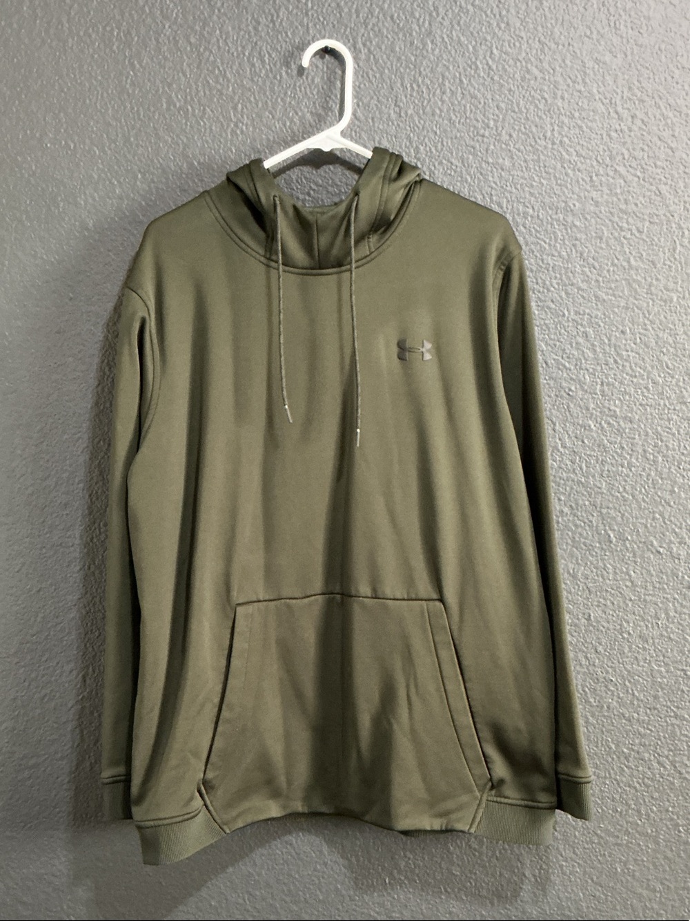 Under Armour Men’s Olive Hoodie with Hood and Kangaroo Pocket